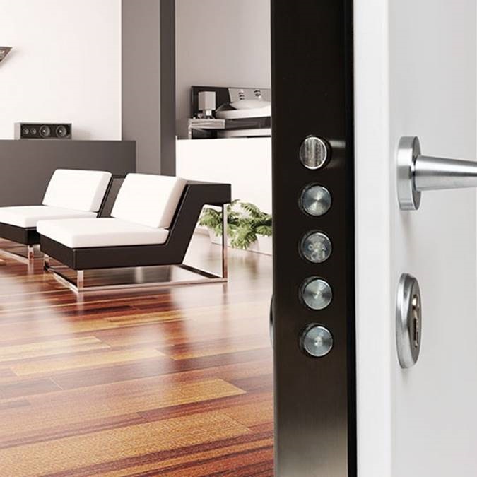 zabezpieczenie domu przed wyjazdem